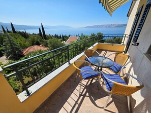 Outdoor dining - Wohnung 150m vom Strand entfernt by Interhome (Novi Vinodolski)