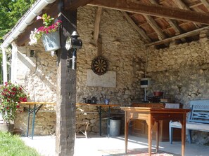 Outdoor dining - La Ferme des Paons by Interhome (Montagudet)