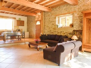 TV, DVD player - mit eigenem Pool by Interhome (Conilhac de la Montagne)