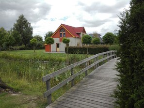 Exterior - Einmalige, ruhige Ferienvilla im Grünen by Interhome (Hoofdplaat)