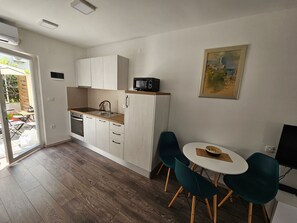Fridge, microwave, oven, dishwasher - Studio-Apartment für 2 Personen mit Terrasse by Interhome (Novi Vinodolski)