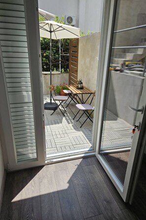Outdoor dining - Studio-Apartment für 2 Personen mit Terrasse by Interhome (Novi Vinodolski)
