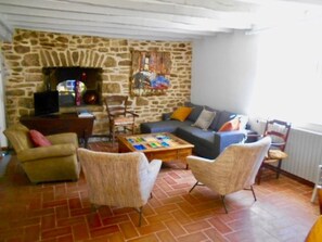 DVD player - Ruhe und Stille auf dem Land by Interhome (Treignac)