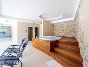 Spa - Luxuriöse Ferienwohnung mit Poolblick by Interhome (Brač/Postira)