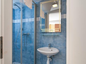 Towels - Große Ferienwohnung in Omiš mit Privatem Balkon by Interhome (Omiš)