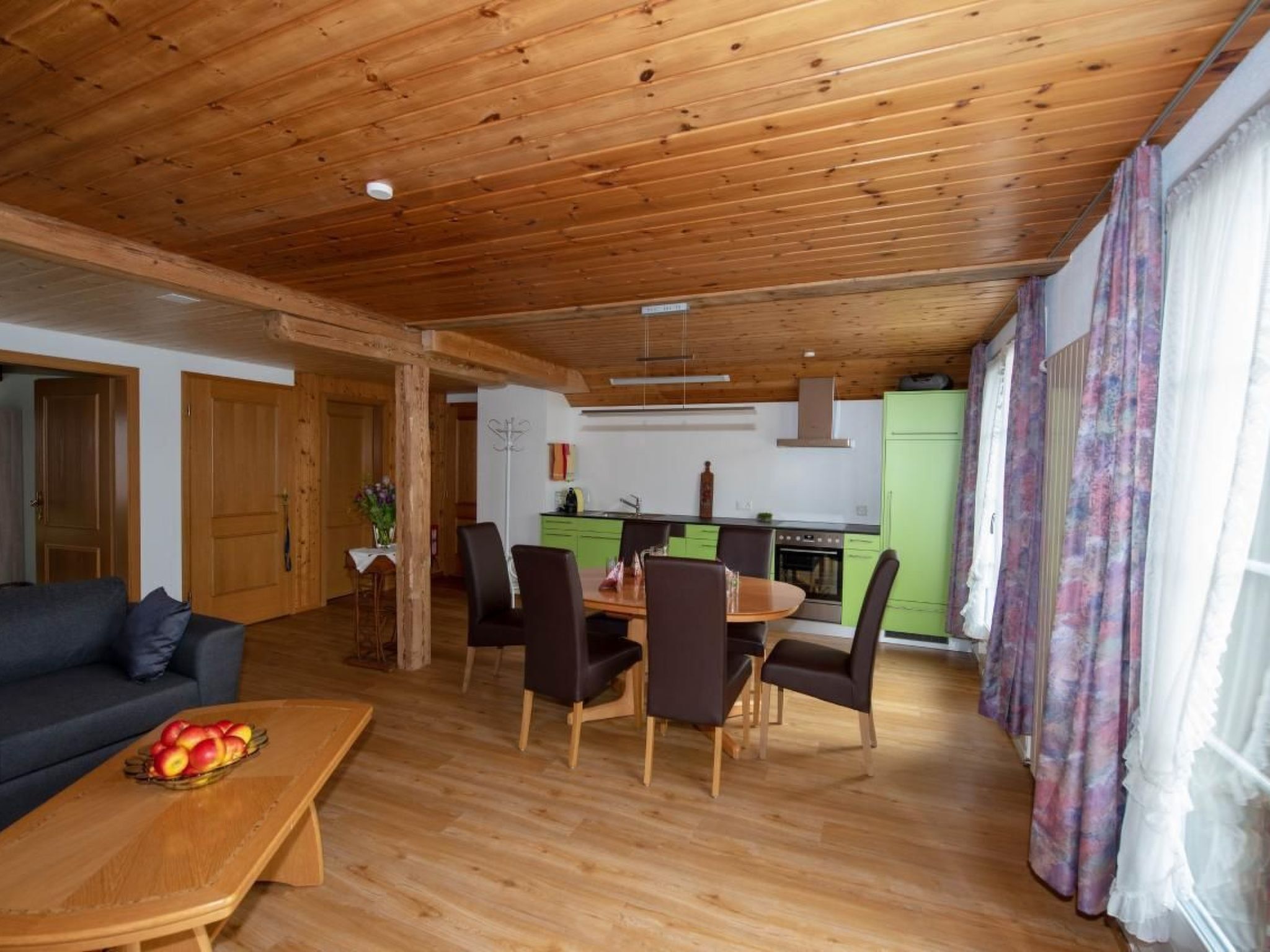 المنشأة من الداخل