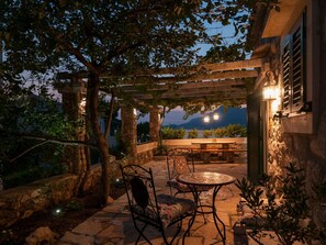 Outdoor dining - Kleine Wohnung in Omiš mit Privatem Balkon by Interhome (Omiš)