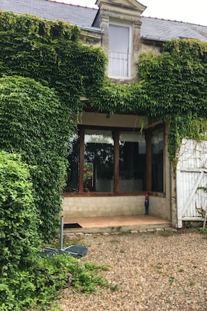 Exterior detail - HAUS 3 SCHLAFZIMMER 3 BÄDER by Interhome (Beaumont en Véron)