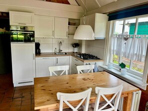 ثلاجة، ميكروويف، فرن، غسالة أطباق