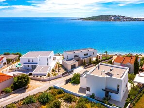 Exterior - Luxuriöse Villa Dolce Vita direkt am Meer mit privatem Pool und Parkplatz by Interhome (Marina)