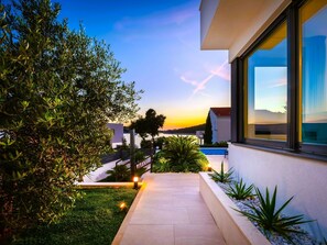 Property grounds - Luxuriöse Villa Dolce Vita direkt am Meer mit privatem Pool und Parkplatz by Interhome (Marina)