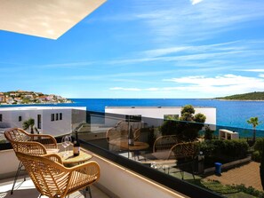 Property grounds - Luxuriöse Villa Dolce Vita direkt am Meer mit privatem Pool und Parkplatz by Interhome (Marina)