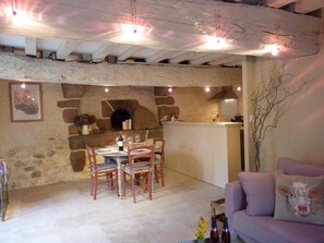 Dining - Maison la Boulangerie in Saint-Étienne-en-Coglès by Interhome (St Brice en Coglès)