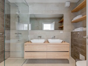 Towels - Charmantes Haus in Sevid mit privatem Parkplatz by Interhome (Marina)