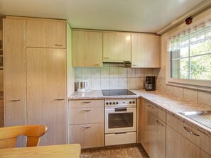 ثلاجة، فرن، غسالة أطباق، مستلزمات طهي/أطباق/أوعية