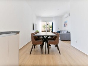 Dining - Luxuswohnung Aura by Interhome (Marina)