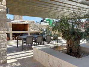 Outdoor dining - Luxuswohnung Aura by Interhome (Marina)