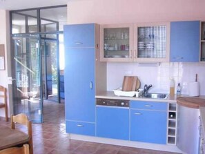 Fridge, microwave, oven, dishwasher - Gemütliches Haus mit Garten für 6 Pers. by Interhome (Valros)
