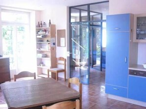 Dining - Gemütliches Haus mit Garten für 6 Pers. by Interhome (Valros)