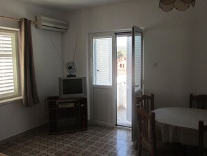 Interior - Haus in Ugljan mit Terrasse, Garten und Barbecue by Interhome (Ugljan/Ugljan)