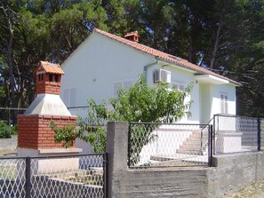 Exterior - Haus in Ugljan mit Terrasse, Garten und Barbecue by Interhome (Ugljan/Ugljan)