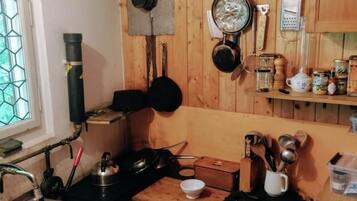 Kühlschrank, Kochgeschirr/Geschirr/Besteck