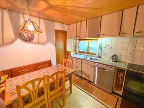 Fridge, microwave, oven, dishwasher - "Window on the grenn" by Interhome (San Carlo)