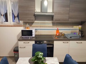 Refrigerador, microondas, horno y lavavajillas 
