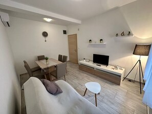 TV - Wohnung Easy by Interhome (Crikvenica/Dramalj)