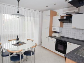 Fridge, microwave, oven, cookware/dishes/utensils - in Dramalj mit Terrasse by Interhome (Crikvenica/Dramalj)