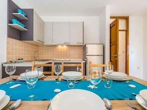 Fridge, microwave, dishwasher, cookware/dishes/utensils - "Vila Chiara" mit Pool by Interhome (Crikvenica/Dramalj)
