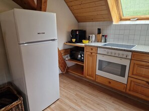 Kühlschrank, Mikrowelle, Ofen, Geschirrspüler