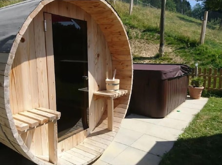 Property grounds. Wellness Oase by Interhome