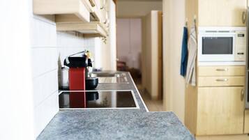 Refrigerador, microondas, horno y lavavajillas