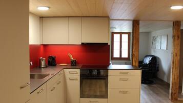 Réfrigérateur, micro-ondes, four, lave-vaisselle