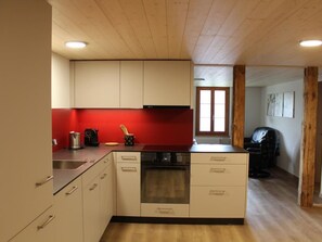 Réfrigérateur, micro-ondes, four, lave-vaisselle