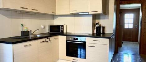 Kühlschrank, Mikrowelle, Ofen, Geschirrspüler