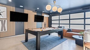 House (6 Bedrooms) | Interior
