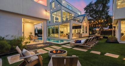 Luxe 6bdr Retreat w/ Putting Green + Game Room Bouldin Collective by Avantstay