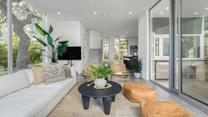 Interior - Luxe 6bdr Retreat w/ Putting Green + Game Room Bouldin Collective by Avantstay (Austin)