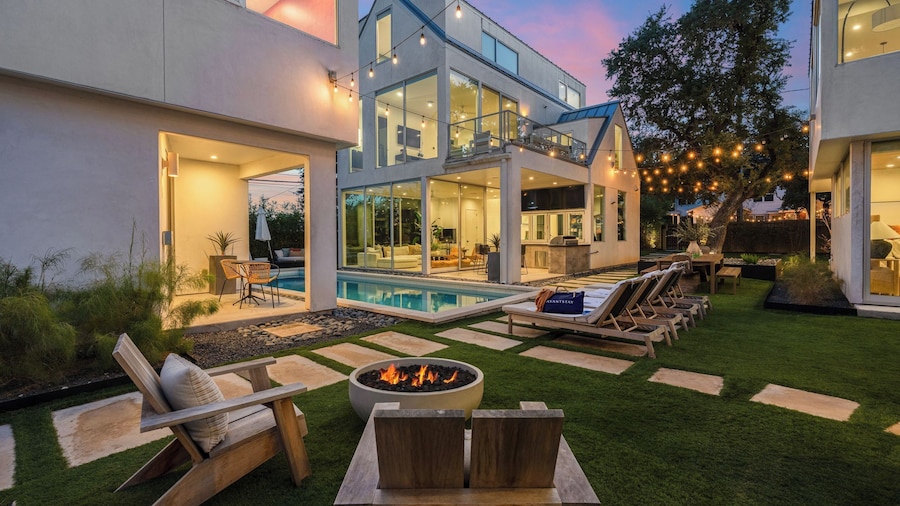 Luxe 9bdr Retreat w/ Putting Green + Game Room Bouldin Collective by Avantstay