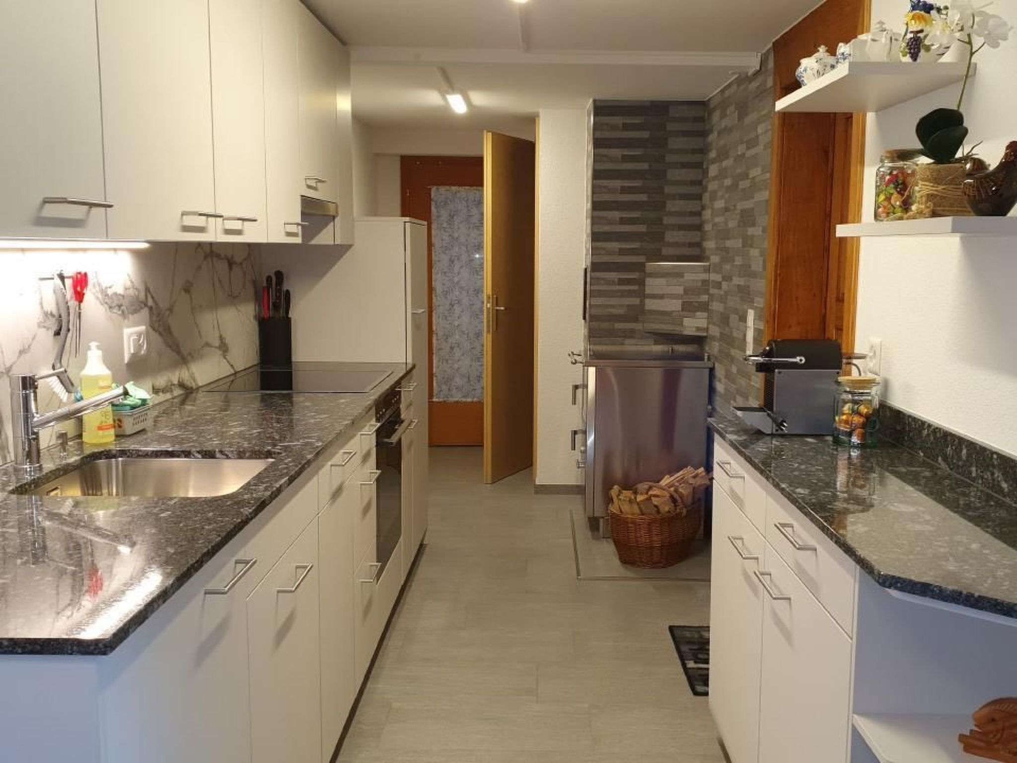 Réfrigérateur, four, lave-vaisselle