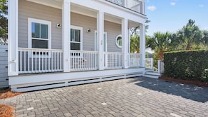 A two-story house with a covered porch, a small circular window, and a mailbox. - 5min Walk to Dune Allen Beach Access Deck w/ Swing Charming 30A by Avantstay (Santa Rosa Beach)