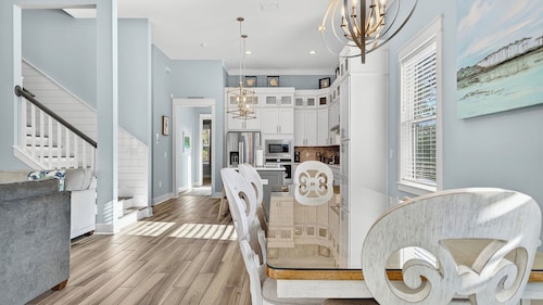 5min Walk to Dune Allen Beach Access Deck w/ Swing Charming 30A by Avantstay