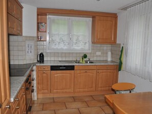 Fridge, oven, dishwasher, cookware/dishes/utensils