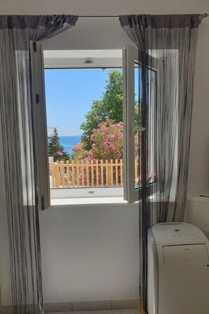 Interior - Studio-Apartment für 3 Personen (Meerblick, Klima, Sat-TV, grosse Terrasse, pri by Interhome (Novi Vinodolski)