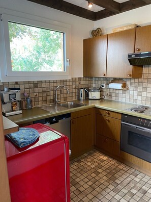 Fridge, oven, dishwasher, cookware/dishes/utensils - Chalet Muse by Interhome (Schüpfheim)