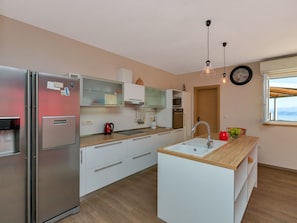 Fridge, microwave, oven, dishwasher - Villa "Lilly" mit Infinity-Pool by Interhome (Podgora)