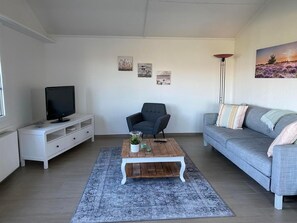 TV - Bijou Höfen by Interhome (Höfen b. Thun)