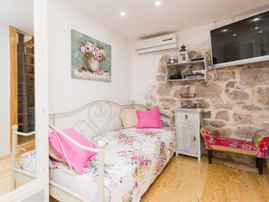 Internet - Dalmatinisches Haus in der Altstadt von Split by Interhome (Dragovode)